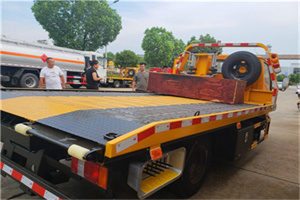 西坝河附近拖车电话号码服务